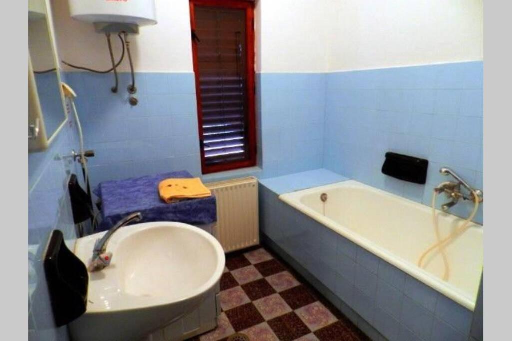 Apartment Sanja Near The Sea, Spacious And Green :) Pula Bagian luar foto