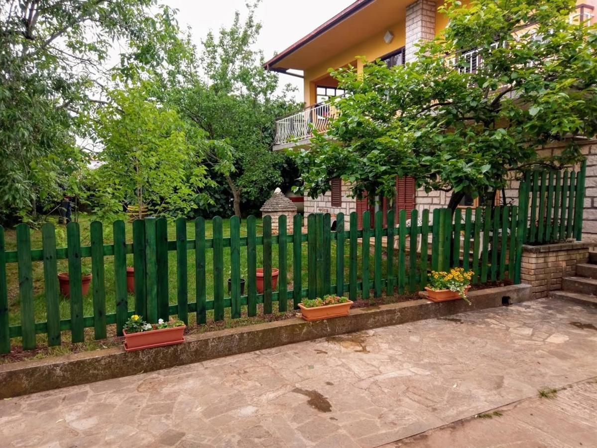 Apartment Sanja Near The Sea, Spacious And Green :) Pula Bagian luar foto